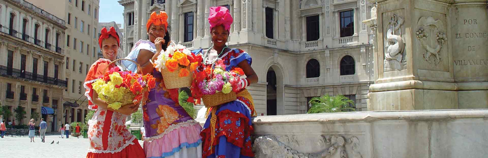 Mujeres-vestidas-con-ropa-tradicional-de-los-campos-de-Cuba-CubaTravel